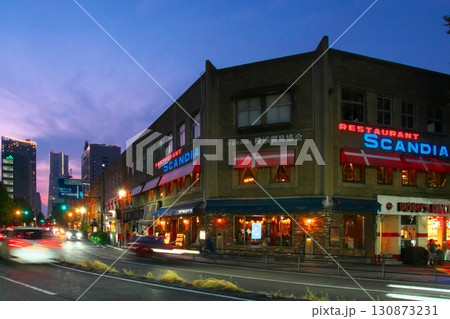 横浜・開港広場前の夕景　 都市景観（2025年8月） 130873231
