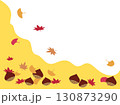 栗と落ち葉の背景 130873290