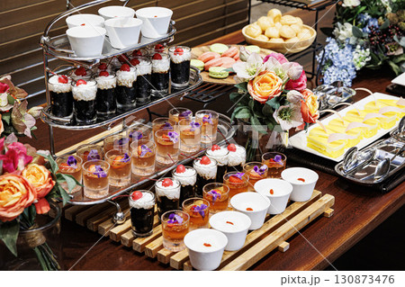 カラフルなケーキ　スイーツビッフェの画像 130873476