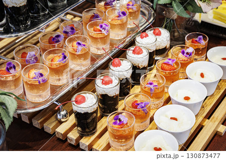 カラフルなケーキ　スイーツビッフェの画像 130873477