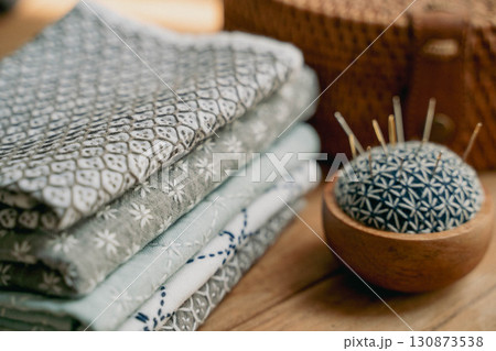 日本の伝統工芸・刺し子の手仕事 130873538