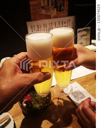 とりあえずのビールで乾杯 とりあえずのビールで乾杯 130874029