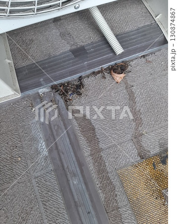 ベランダの室外機部分 130874867