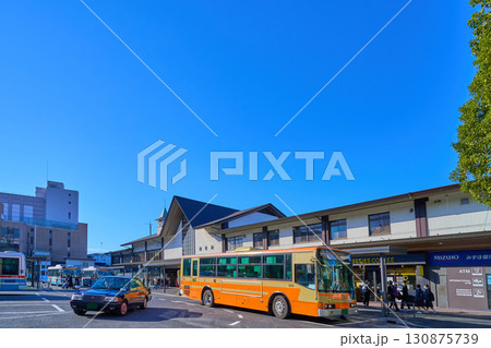 神奈川県鎌倉市のJR鎌倉駅東口駅前 130875739