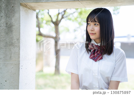 女子高生のポートレート 130875897