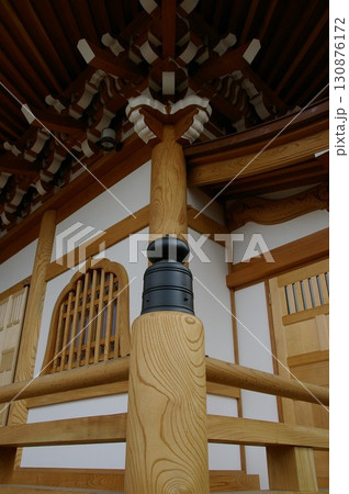 日本の伝統的社寺軒桁を支える和様建築斗キョウと組物1 130876172
