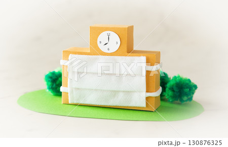 感染症で学級閉鎖　学校閉鎖　インフルエンザの流行 130876325