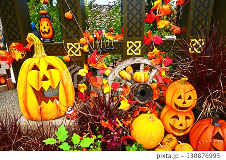 ハロウィンを楽しむ ハロウィンを楽しむ 130876995