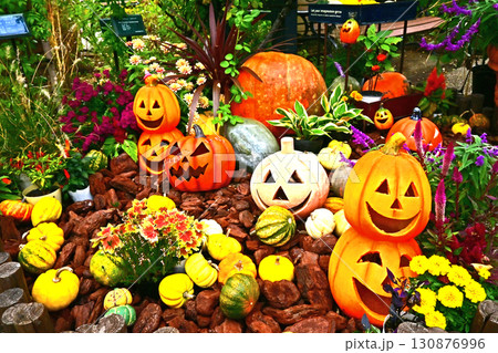ハロウィンを楽しむ ハロウィンを楽しむ 130876996