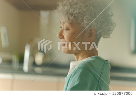 高齢女性のささやかな幸せ 高齢女性のささやかな幸せ 130877006