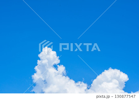 夏の青空と日差しに輝く夏の雲51 夏の青空と日差しに輝く夏の雲51 130877547