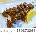 居酒屋さんでいただく、砂ずりの串焼きの写真 130878264