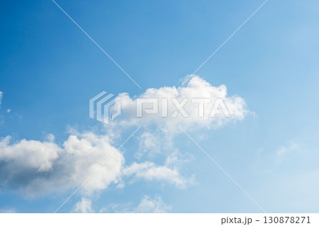 夏の青空と日差しに輝く夏の雲105 夏の青空と日差しに輝く夏の雲105 130878271