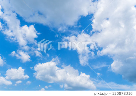 夏の青空と日差しに輝く夏の雲154 夏の青空と日差しに輝く夏の雲154 130878316