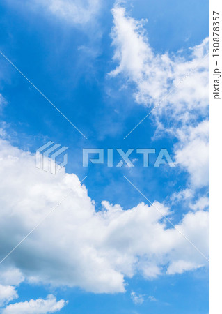 夏の青空と日差しに輝く夏の雲195 夏の青空と日差しに輝く夏の雲195 130878357