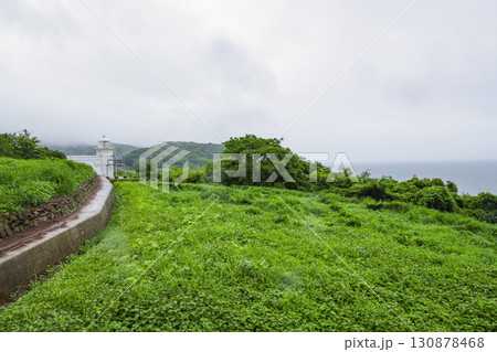 島原半島南端にある明治時代建造の口之津灯台 島原半島南端にある明治時代建造の口之津灯台 130878468