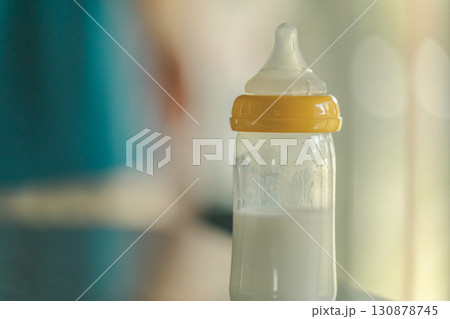 哺乳びん 130878745