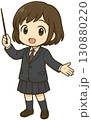 指揮を振る制服の女の子 130880220