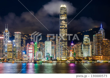 香港　夜の中環（セントラル） 130880573