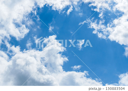 夏の空　澄んだ青空と雲365 130883504