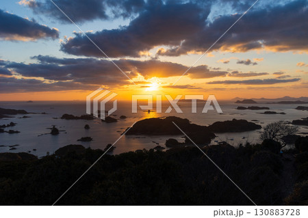 長崎県佐世保市　九十九島　夕暮れの石岳展望台 130883728