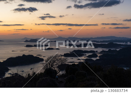 長崎県佐世保市　九十九島　夕暮れの石岳展望台 130883734