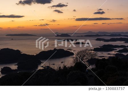 長崎県佐世保市 九十九島 夕暮れの石岳展望台 長崎県佐世保市 九十九島 夕暮れの石岳展望台 130883737