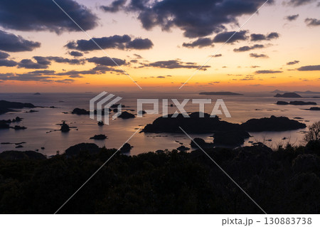 長崎県佐世保市 九十九島 夕暮れの石岳展望台 長崎県佐世保市 九十九島 夕暮れの石岳展望台 130883738