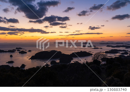 長崎県佐世保市　九十九島　夕暮れの石岳展望台 130883740