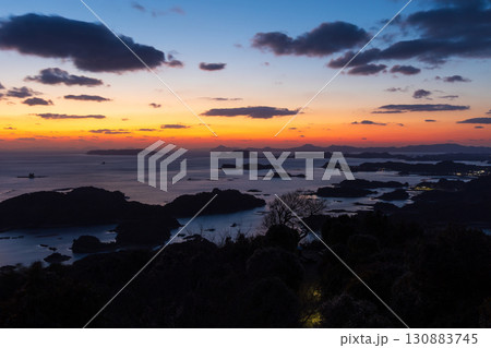 長崎県佐世保市 九十九島 夕暮れの石岳展望台 長崎県佐世保市 九十九島 夕暮れの石岳展望台 130883745