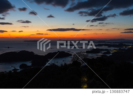 長崎県佐世保市 九十九島 夕暮れの石岳展望台 長崎県佐世保市 九十九島 夕暮れの石岳展望台 130883747