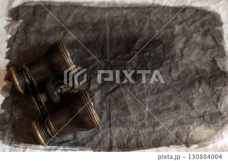 美しい古い双眼鏡 美しい古い双眼鏡 130884004