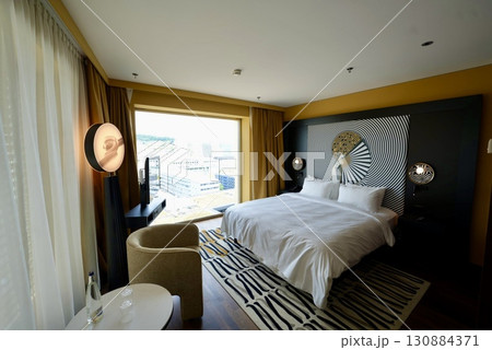 ルネッサンス チューリッヒ タワー ホテルのラグジュアリーな客室 快適で上質な滞在 130884371