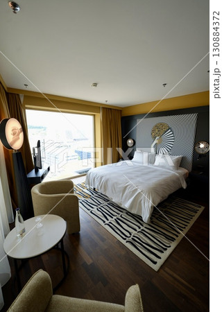 ルネッサンス チューリッヒ タワー ホテルのラグジュアリーな客室 快適で上質な滞在 130884372