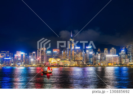 香港 夜のビクトリア・ハーバー(香港島側) 香港 夜のビクトリア・ハーバー(香港島側) 130885692