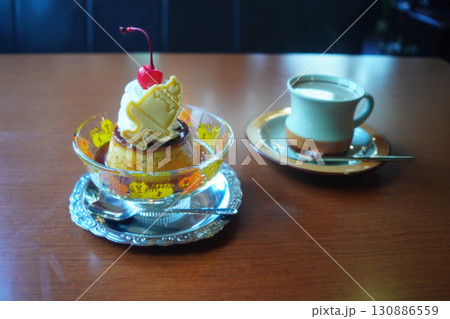 プリンとカフェラテ 130886559