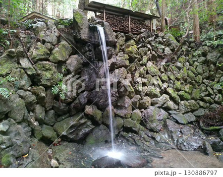志摩市・天の岩戸に流れる清流の滝(9月) 志摩市・天の岩戸に流れる清流の滝(9月) 130886797