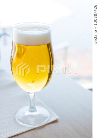 真夏の昼に飲む美味しい生ビール 真夏の昼に飲む美味しい生ビール 130887426