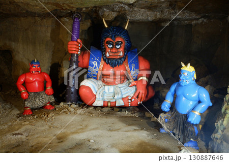 香川県　女木島　鬼ヶ島大洞窟内部　鬼大将の部屋 130887646