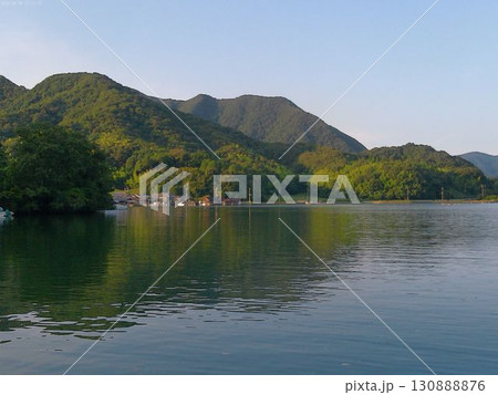 西舞鶴の穏やかな海と山並みの景観・8月 西舞鶴の穏やかな海と山並みの景観・8月 130888876