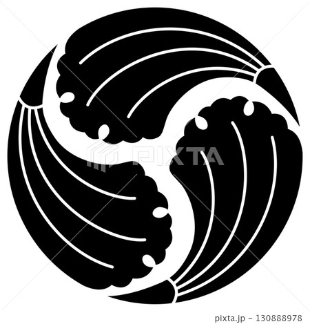 家紋です。三つ銀杏巴といいます。 130888978