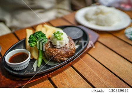おろしハンバーグ定食 130889635