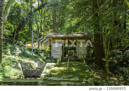 江津　 多鳩神社　随身門　島根県江津市 130890955