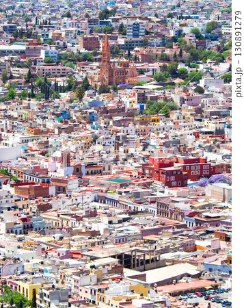 メキシコ　世界遺産・サカテカスの街並 130891279
