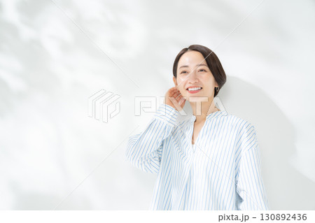 女性 笑顔 女性 笑顔 130892436