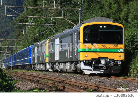 【JR東日本】GV-E197系＋12系 快速「SLぐんま水上」の代走（上越線：上牧〜後閑） 130892636