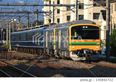 【JR東日本】GV-E197系+12系 快速「SLぐんま水上」の代走(上越線:井野駅) 【JR東日本】GV-E197系+12系 快速「SLぐんま水上」の代走(上越線:井野駅) 130892722