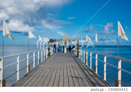 石垣島　虹のかかるフサキビーチ桟橋 130893415