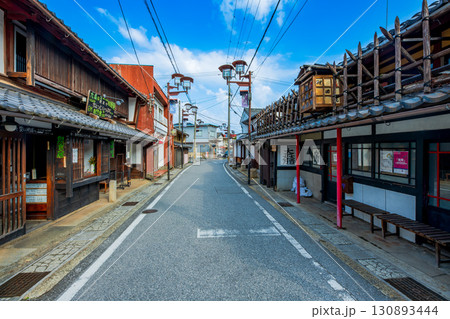 滋賀県　彦根　芹町の町並み 130893444