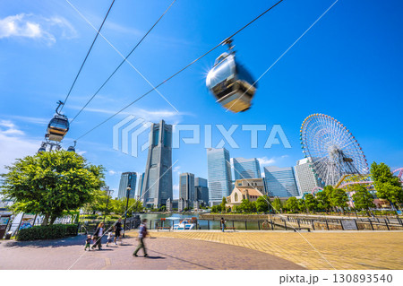 日本の横浜都市景観 …運河パーク駅前・運河パークからロープウェイや横浜ランドマークタワーなどを望む 130893540